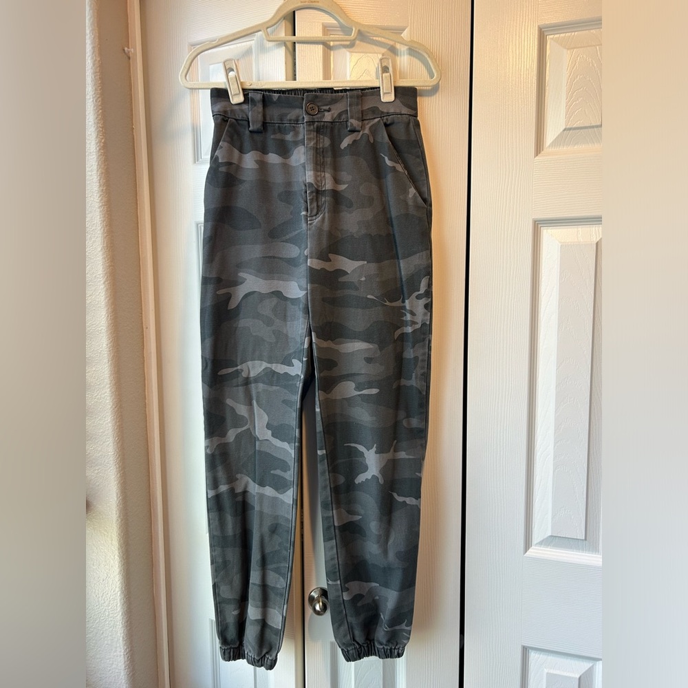 Aritzia TNA camo pants